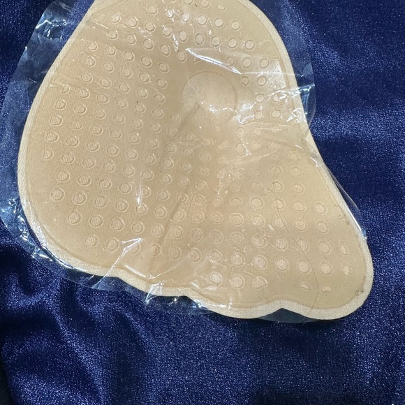 Adhesive Push Up Bra - Picture 4 of 5